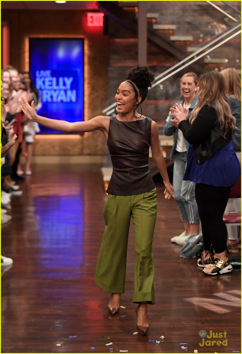 Full Sized Photo of yara shahidi live view appearance looks 02 | Yara