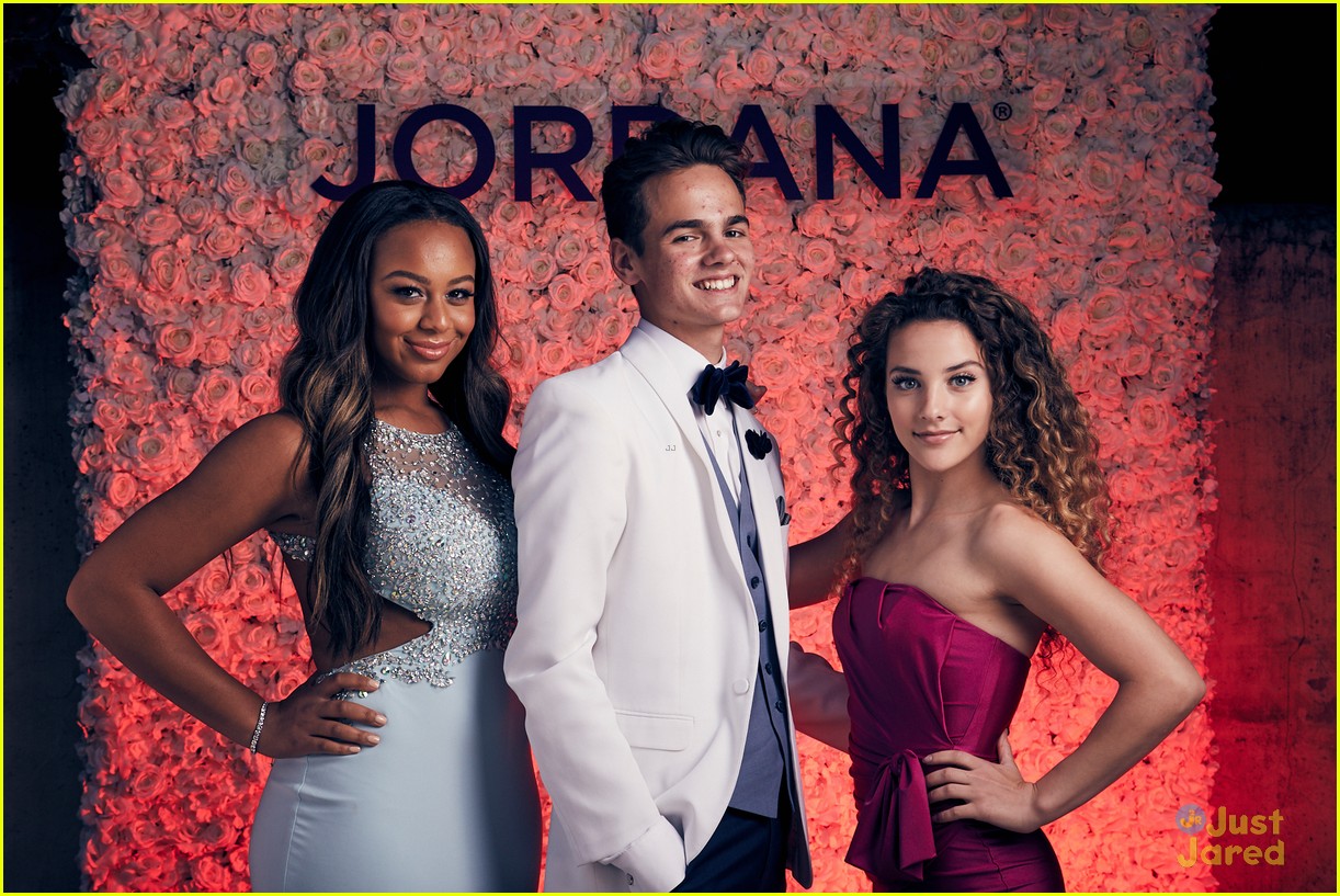 Full Sized Photo of navia robinson sky katz ava michelle more ysb prom