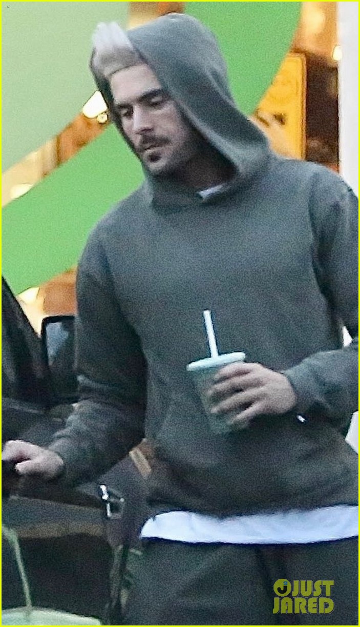 Full Sized Photo of zac efron smoothie la may 2019 04 Zac Efron Picks