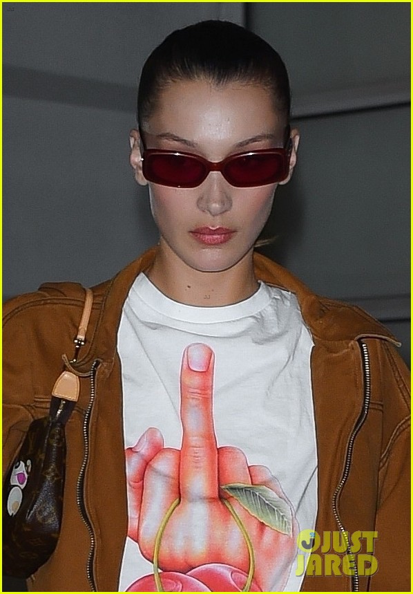 bella hadid slipped rock ig 04