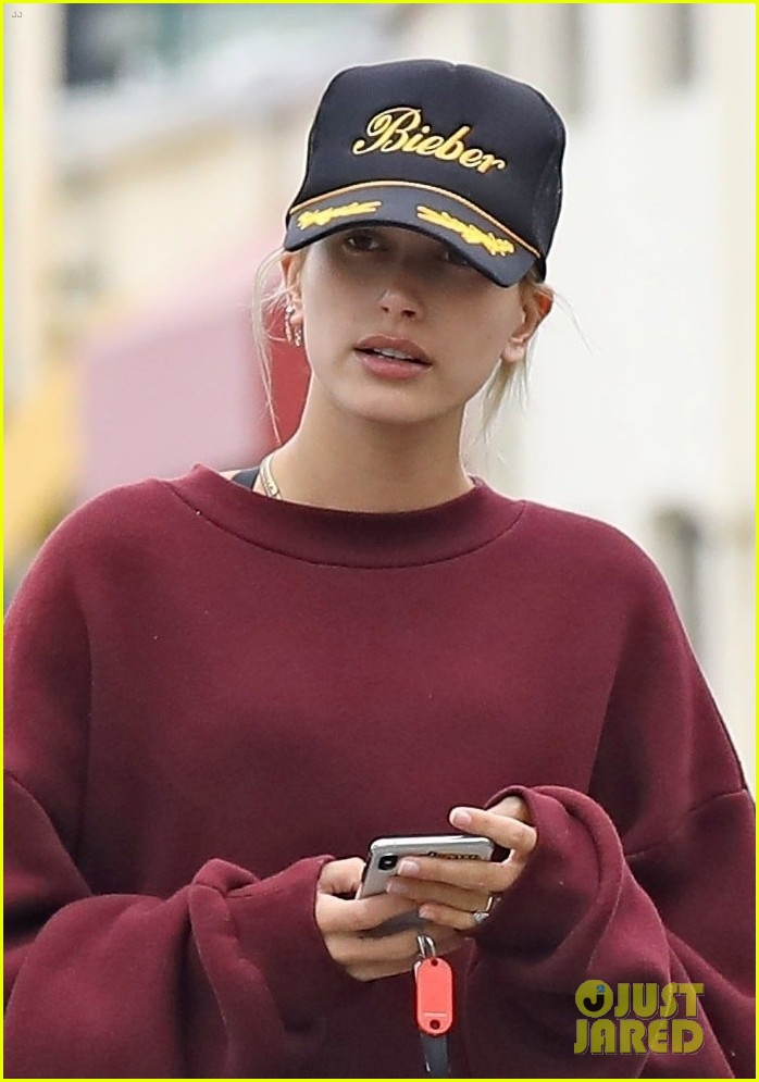 Full Sized Photo of hailey bieber workout justin bieber ball game 03