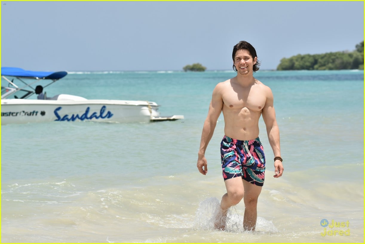 Brandon Larracuente Celebrates Girlfriend Jazmin Garcia's Birthday With