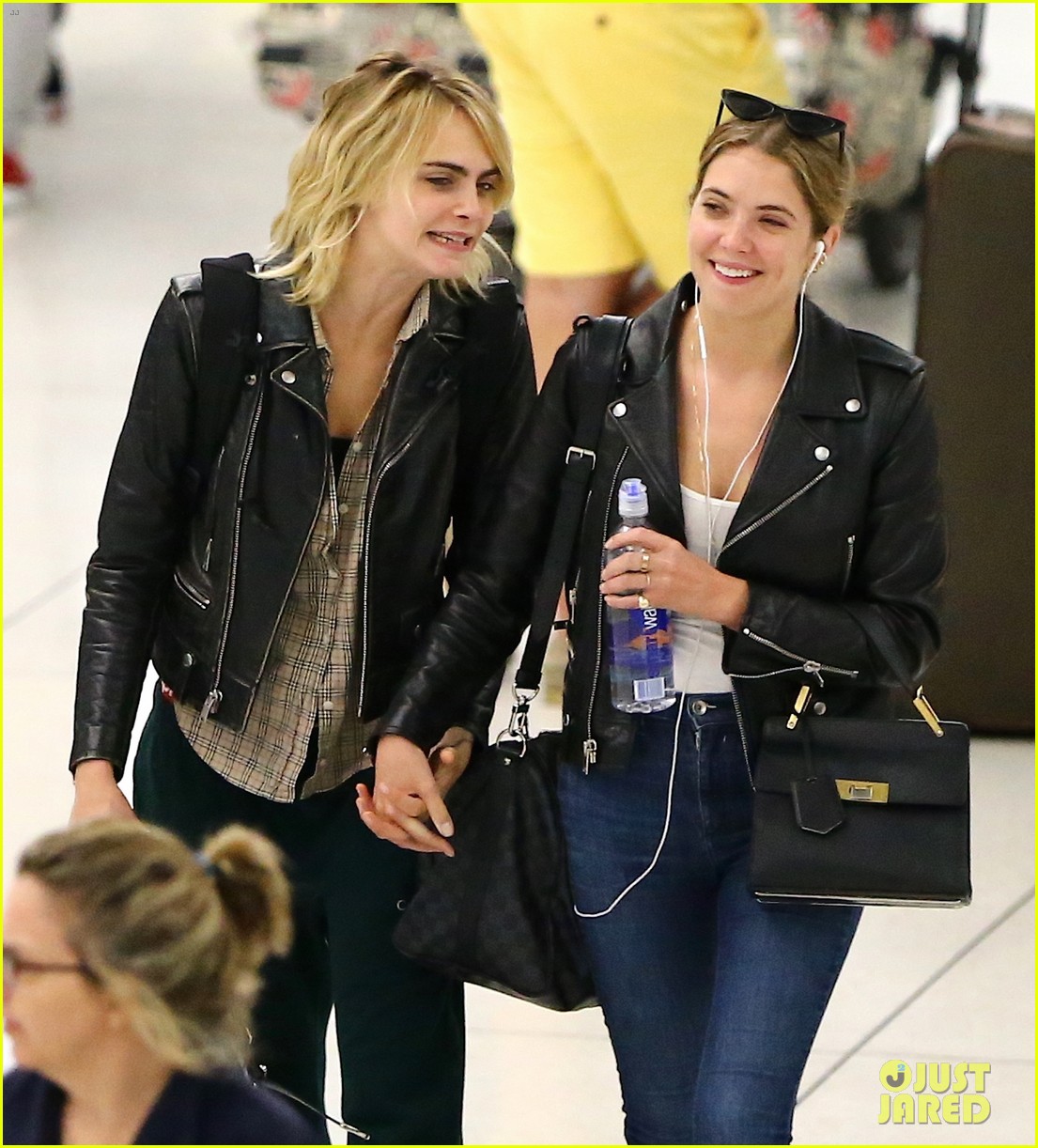 Cara Delevingne Only Has Eyes for Girlfriend Ashley Benson! | Photo