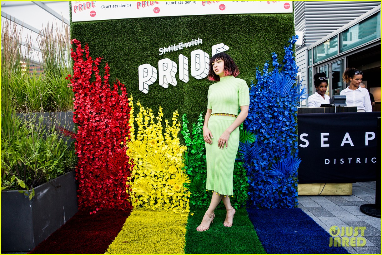 Charli XCX Rocks Neon Green For World Pride Concert Event | Photo ...