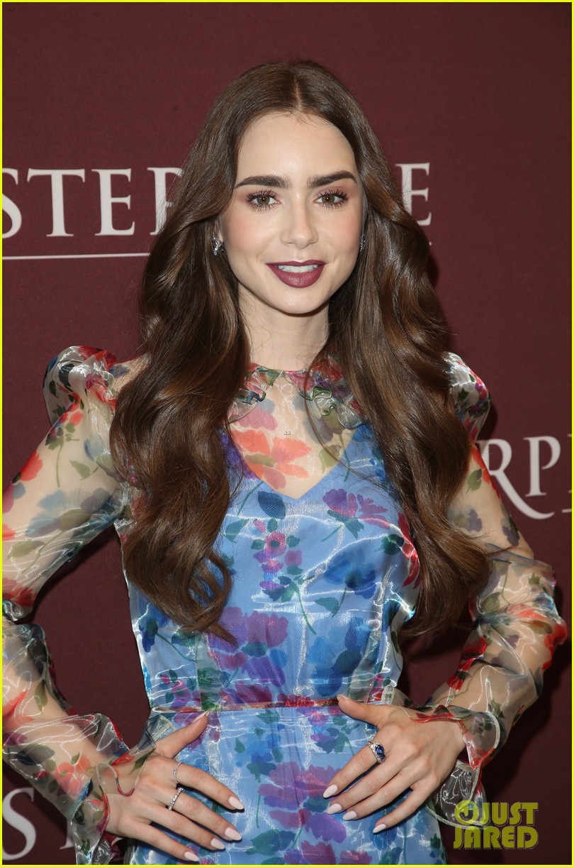 Full Sized Photo of lily collins les mis photo call 35 | Lily Collins