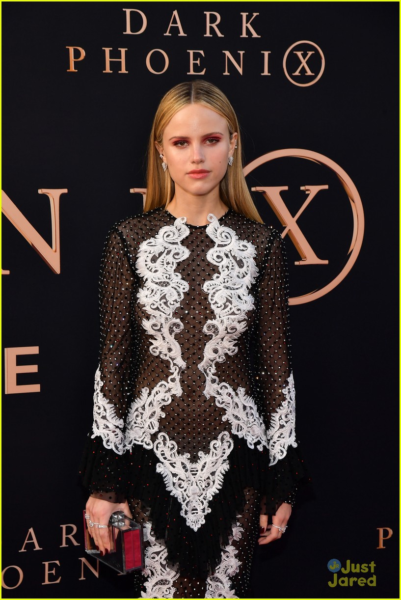 Full Sized Photo of dark phoenix hollywood premiere 10 | Jennifer