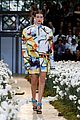 gigi hadid flowers off white show paris 04
