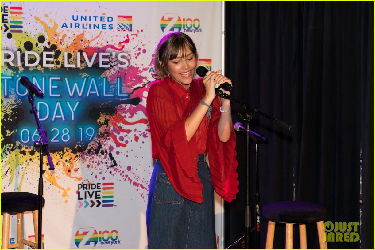 Grace Vanderwaal Performs New Single Ur So Beautiful At Stonewall Concert Photo 1245240 6516