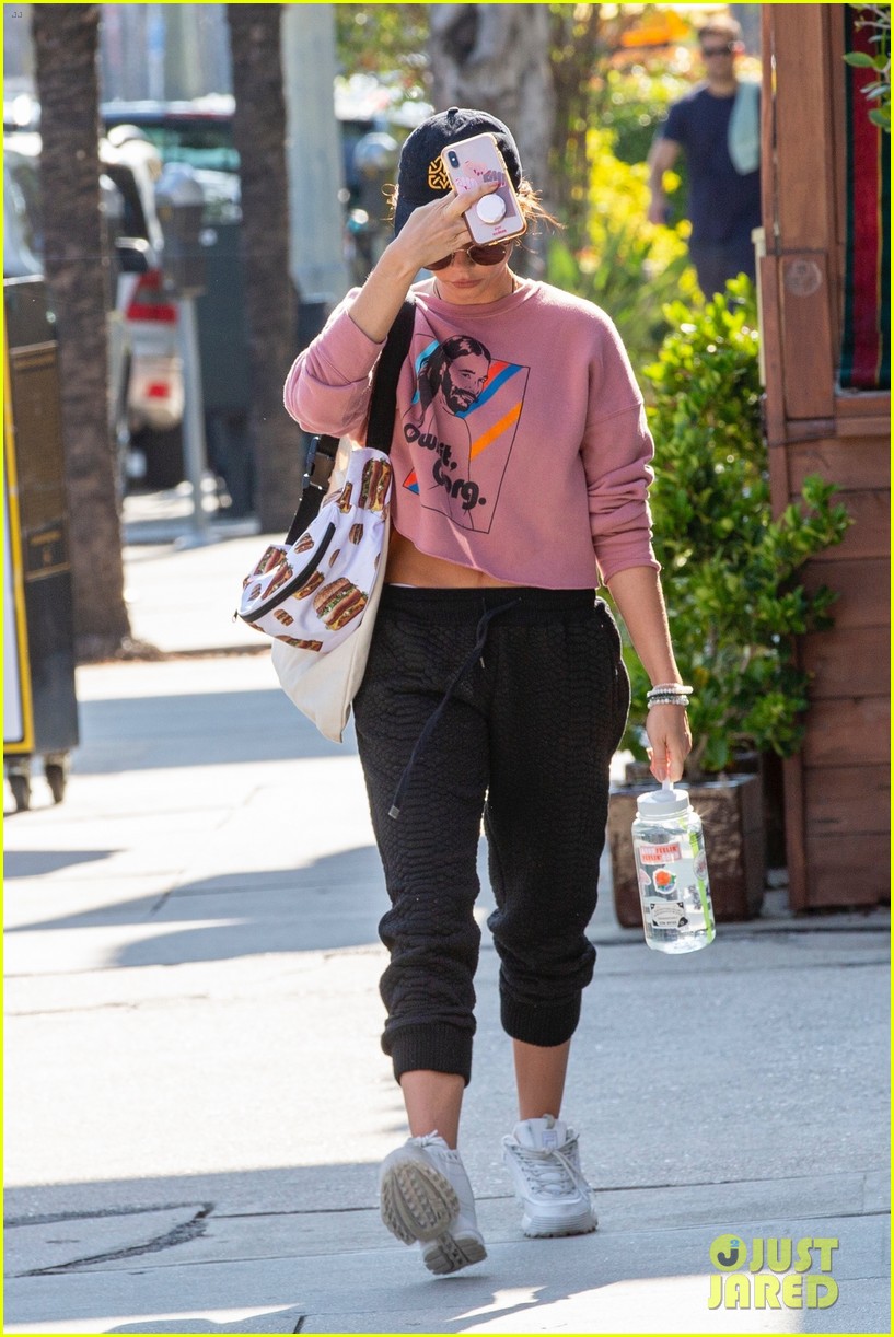 Sarah Hyland Hits the Gym in LA After Her Recent Hospital Stay | Photo