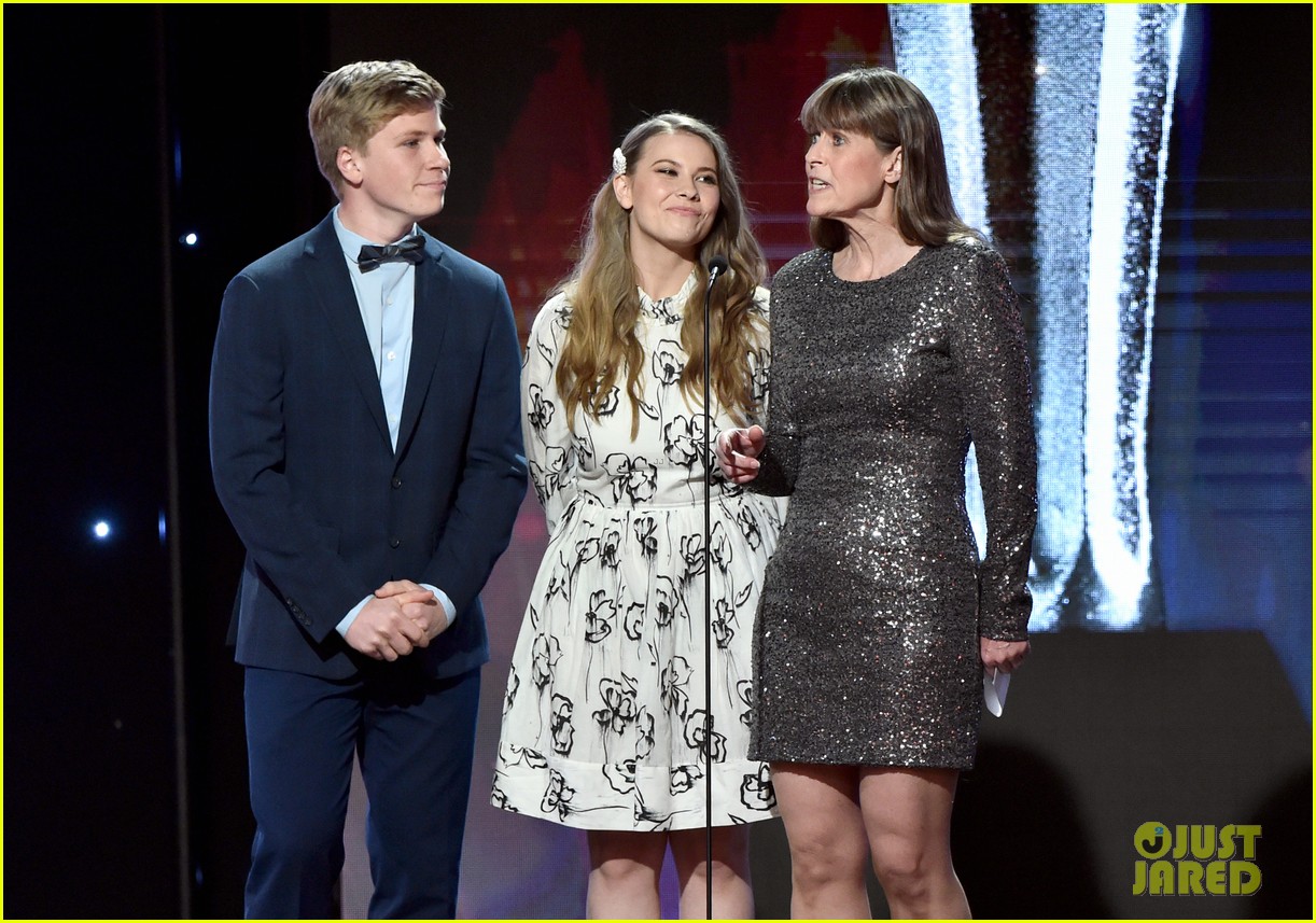 Full Sized Photo of bindi robert terri irwin real tv awards 14 | Bindi