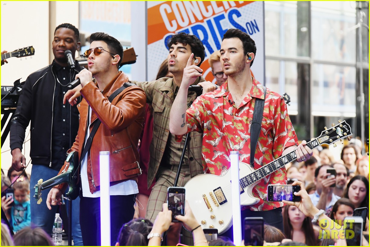 Full Sized Photo of jonas brothers today show concert pics 12 Nick