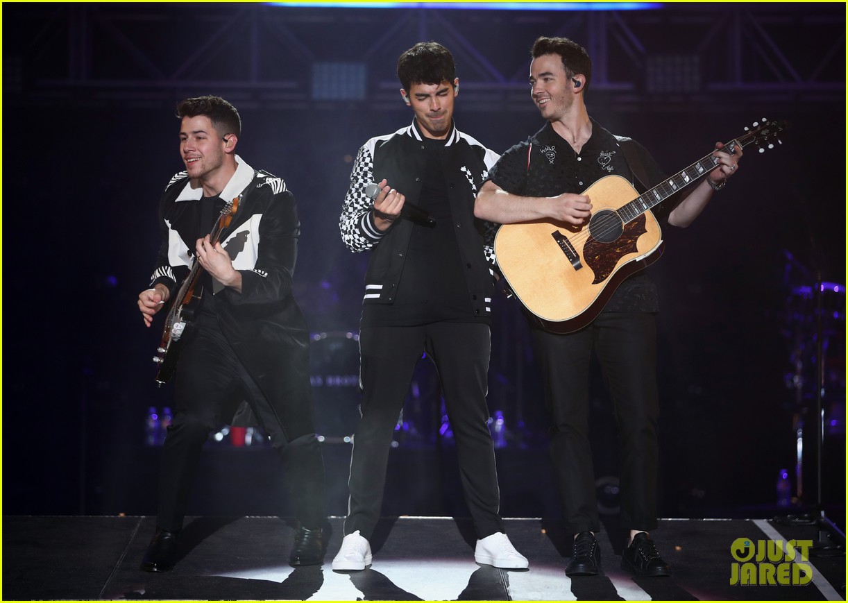 jonas brothers rock out for wango tango 2019 05