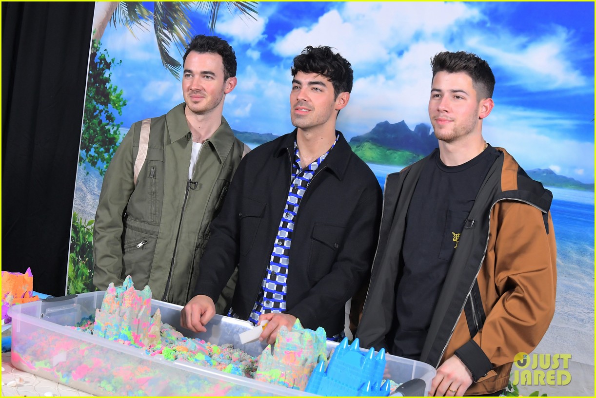 jonas brothers rock out for wango tango 2019 08