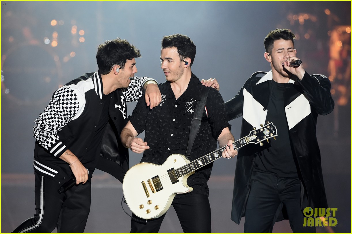 jonas brothers rock out for wango tango 2019 14
