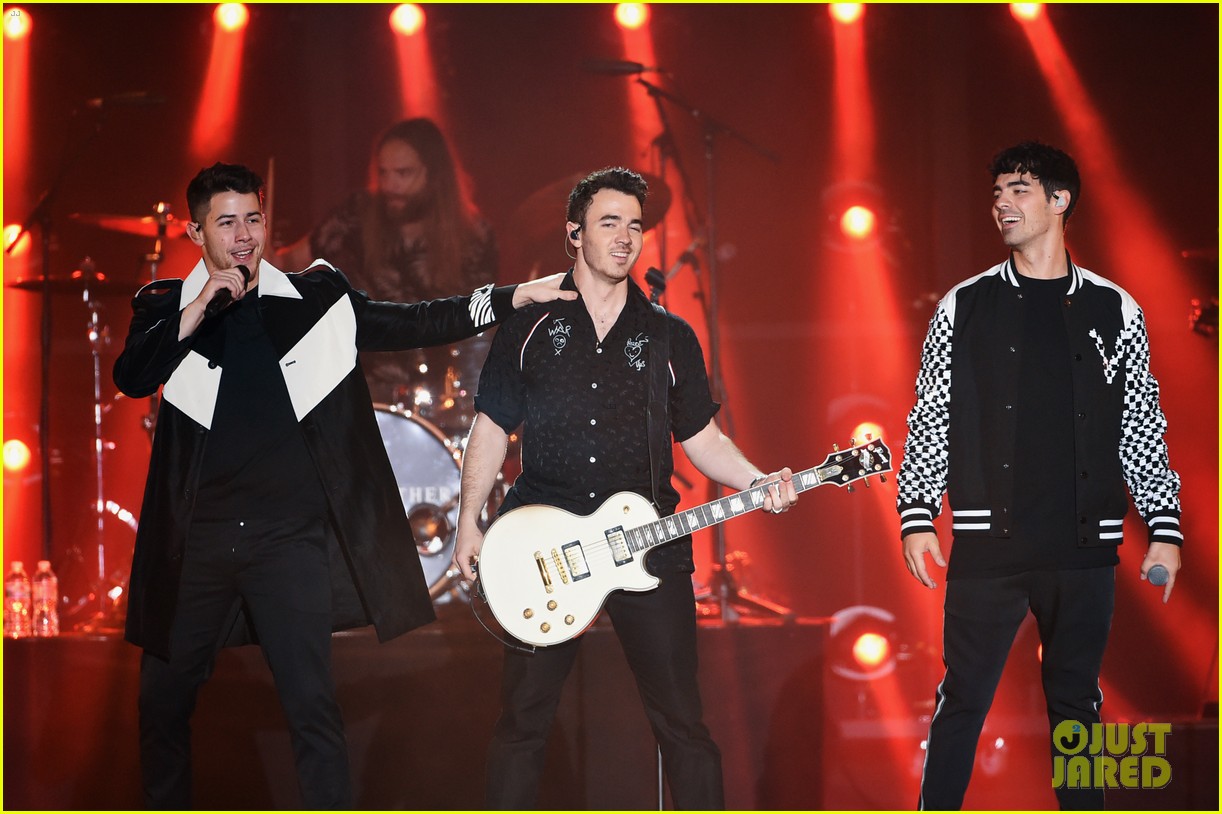 jonas brothers rock out for wango tango 2019 15