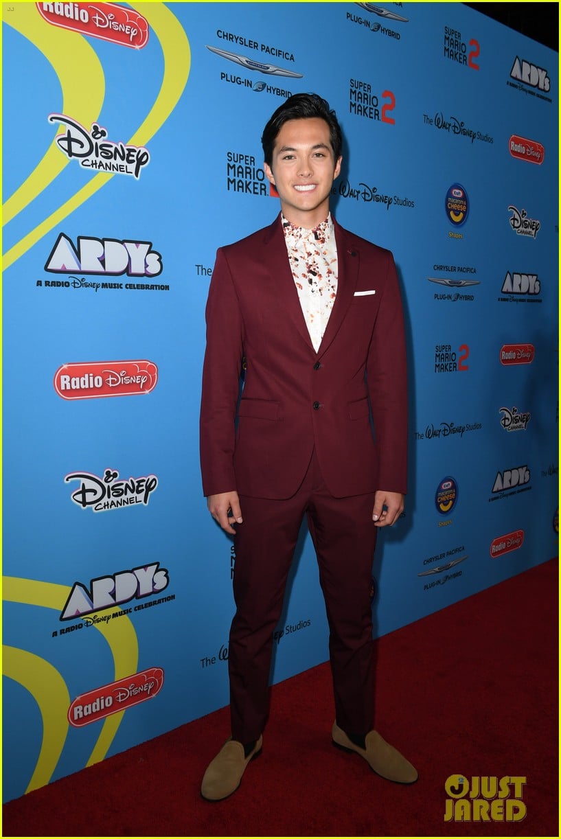 lion kings jd mccrary shahadi wright joseph perform at ardys 2019 02
