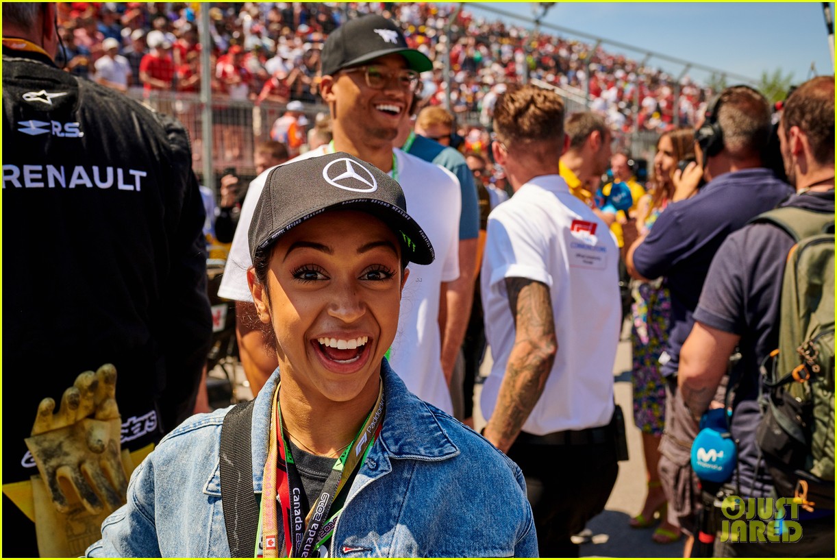 liza koshy becomes first woman to present pirello pole position award at formula 1 08
