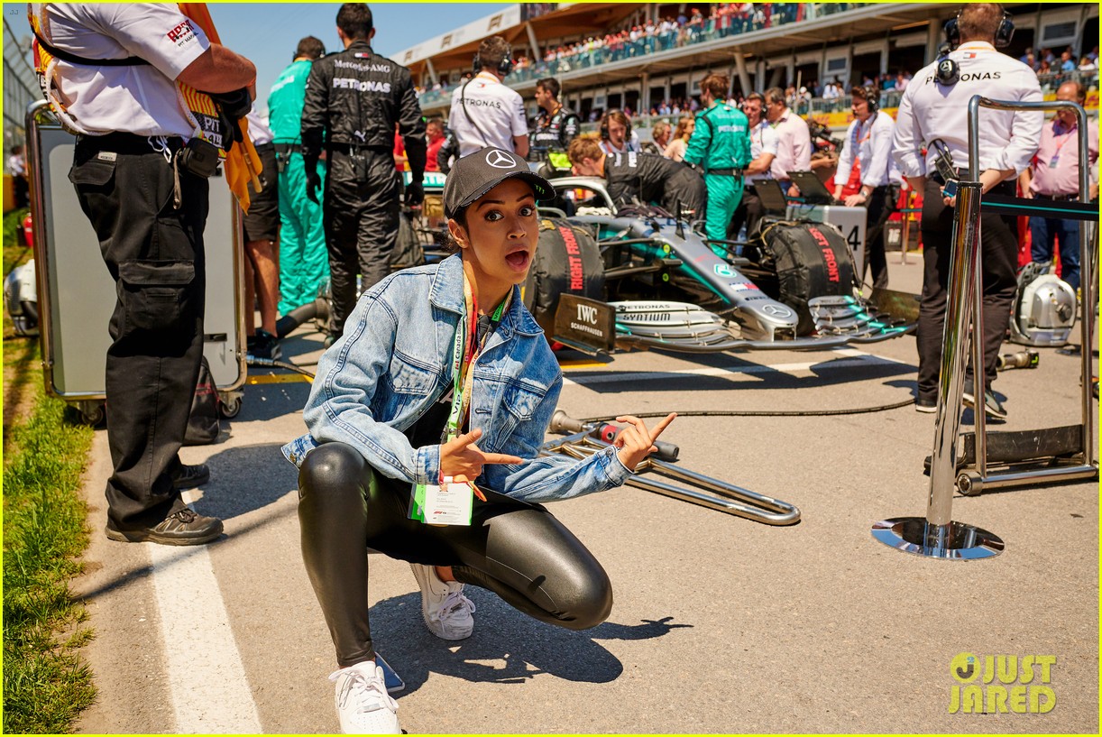 liza koshy becomes first woman to present pirello pole position award at formula 1 12