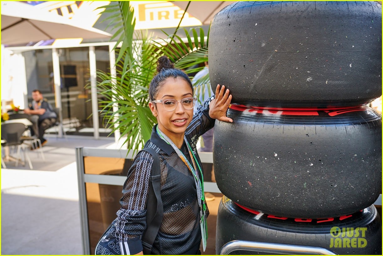 liza koshy becomes first woman to present pirello pole position award at formula 1 23