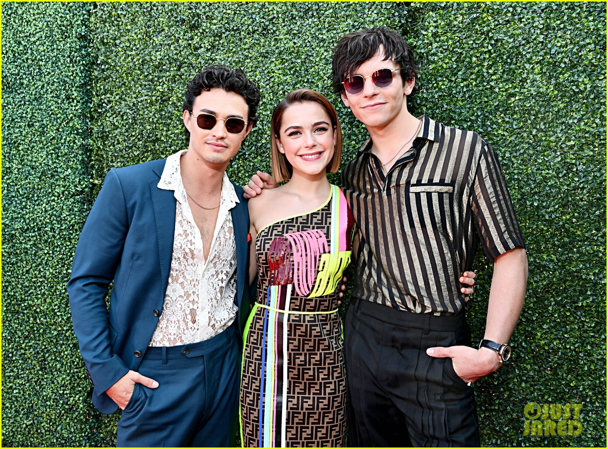 ross lynch and kiernan shipka bring chilling sabrina to mtv movie tv awards 2019 04