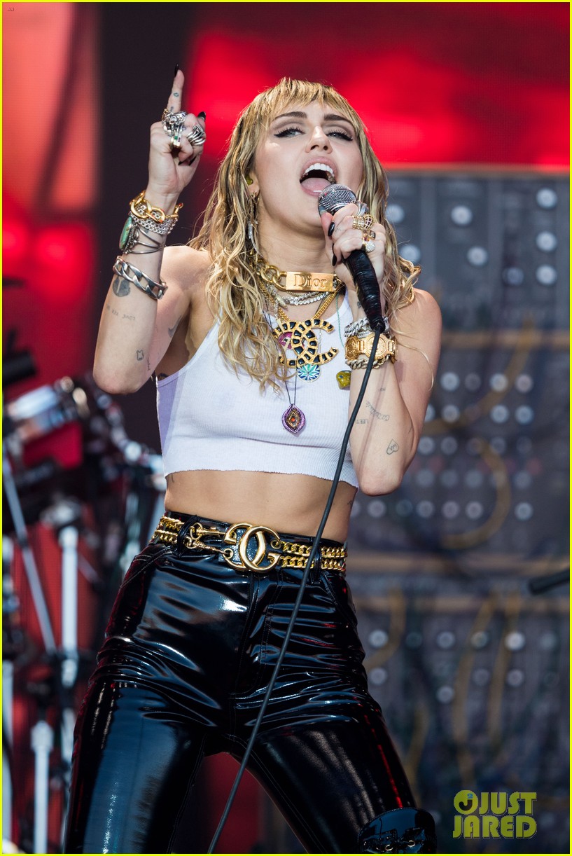 Miley Cyrus Performs As Ashley O at Glastonbury Festival 2019! | Photo ...