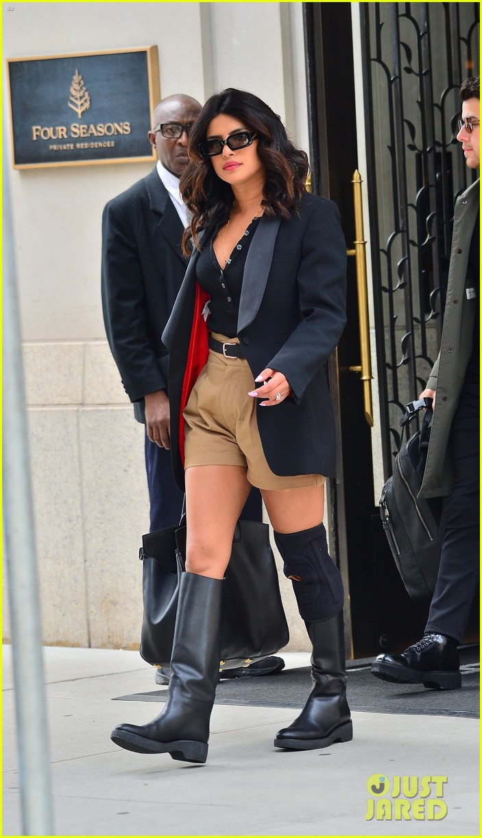 Jonas Brothers Celebrate Ten Years of 'Lines, Vines & Trying Times