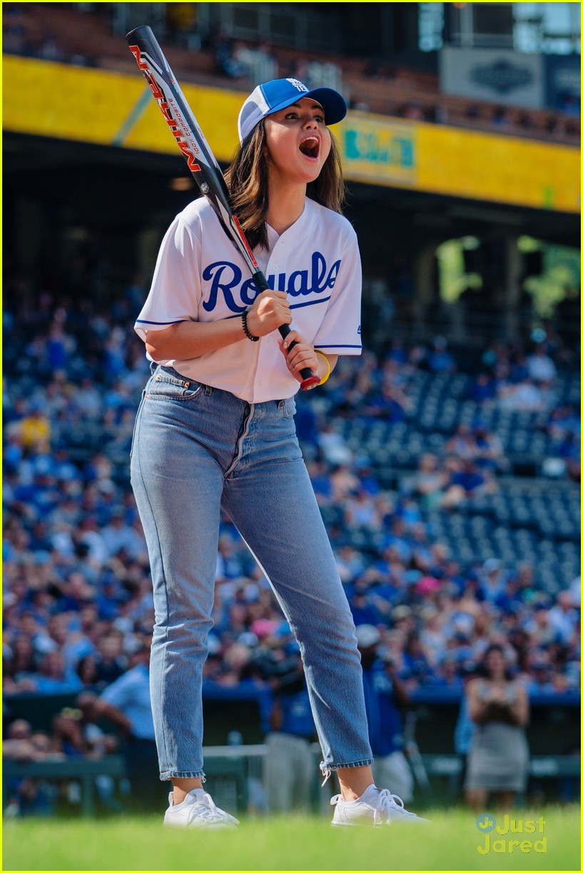 Ariel Winter Joins Selena Gomez For Big Slick Celebrity Softball Game –  Hollywood Life