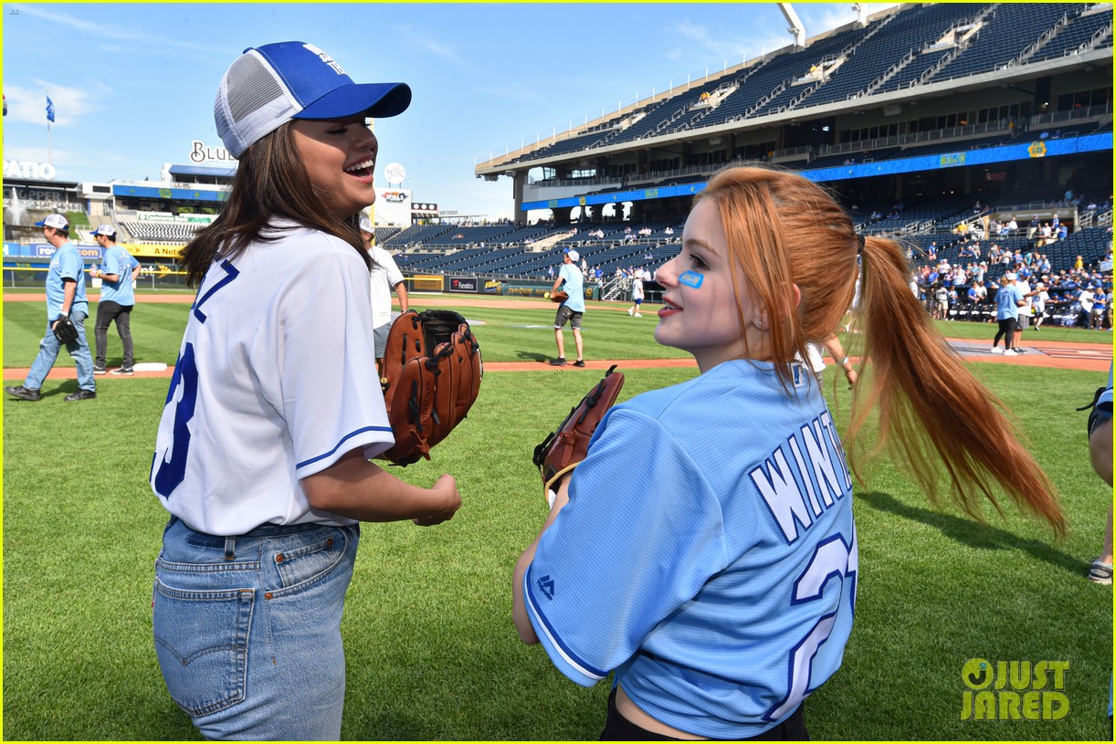 selena gomez reunites with fundamentals of caring costar paul rudd 03
