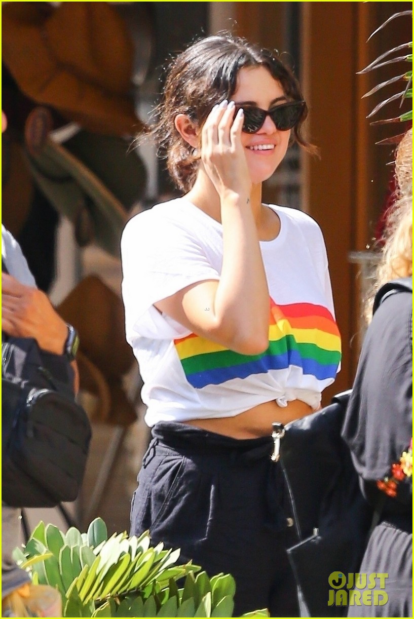 selena gomez speaks out about migrant children while in mexico 02