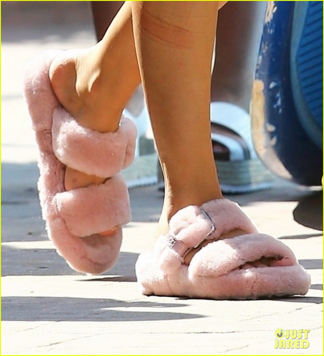 selena gomez speaks out about migrant children while in mexico 03