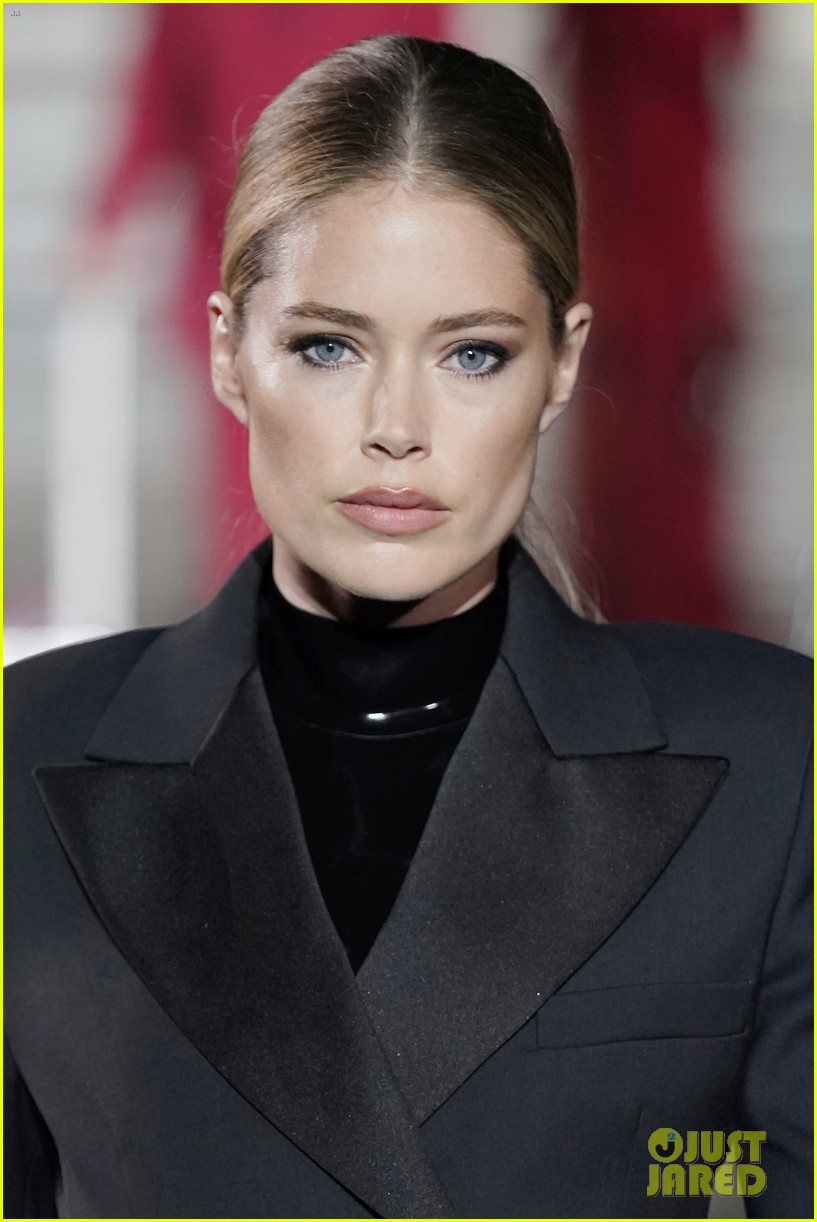 irina shayk gigi hadid bella hadid luisaviaroma show 15