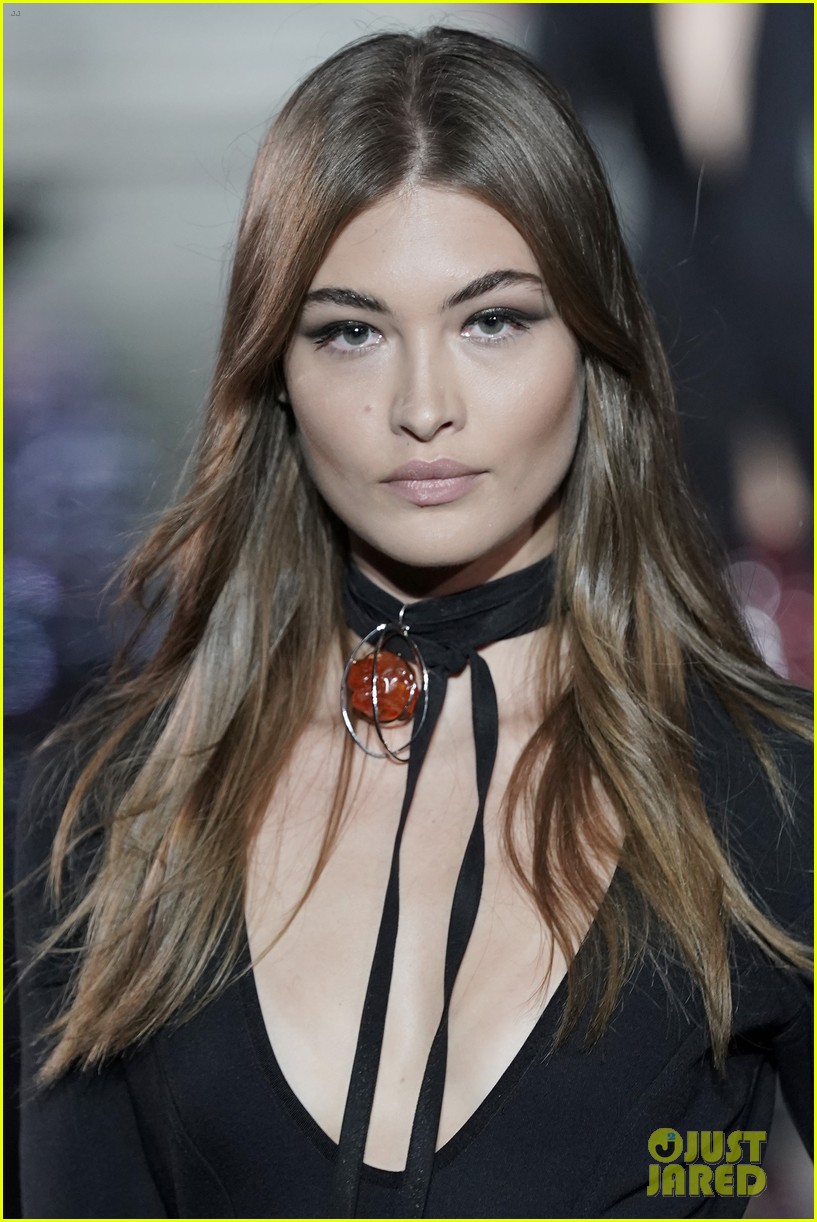 irina shayk gigi hadid bella hadid luisaviaroma show 20