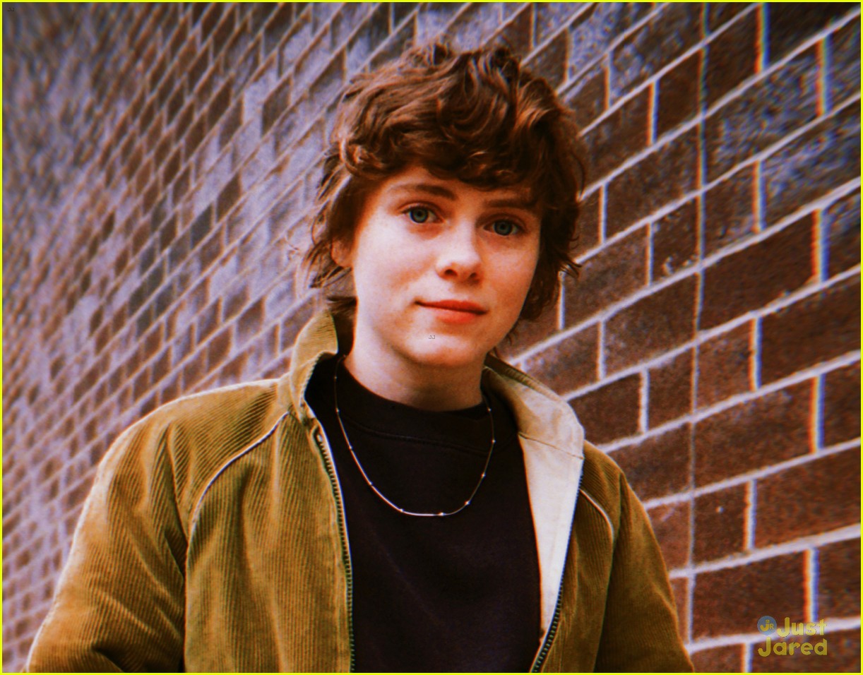 sophia lillis wyatt olaff okay with this netflix series 02