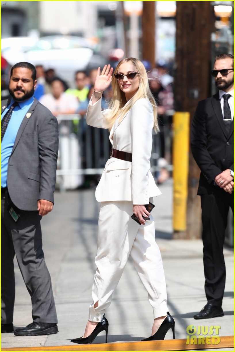 sophie turner dark phoenix cast kimmel appearance 02