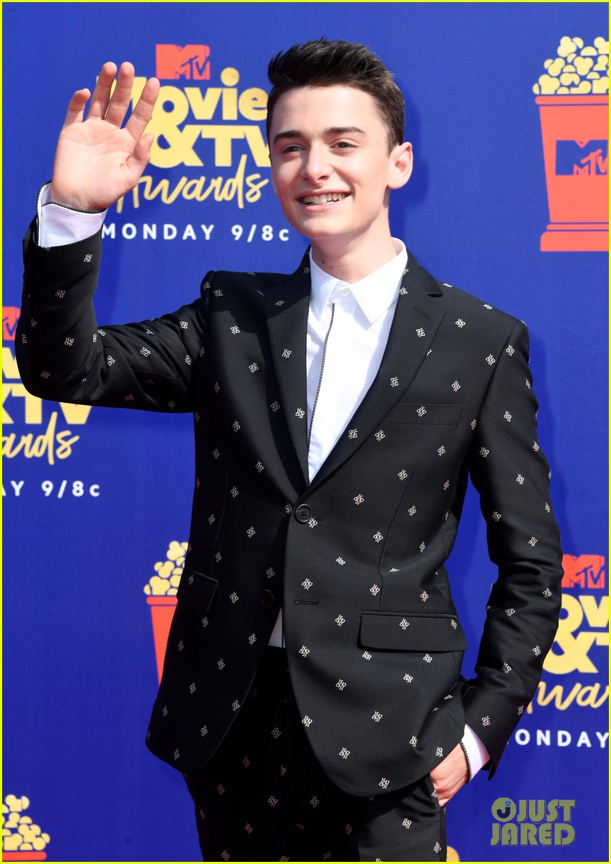 stranger things cast attend mtv movie tv awards 01