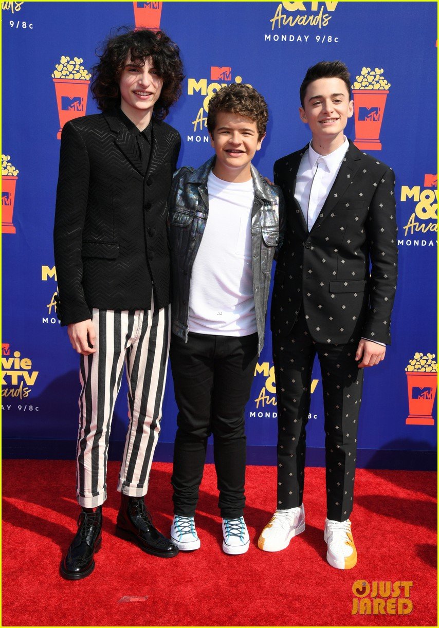 stranger things cast attend mtv movie tv awards 02