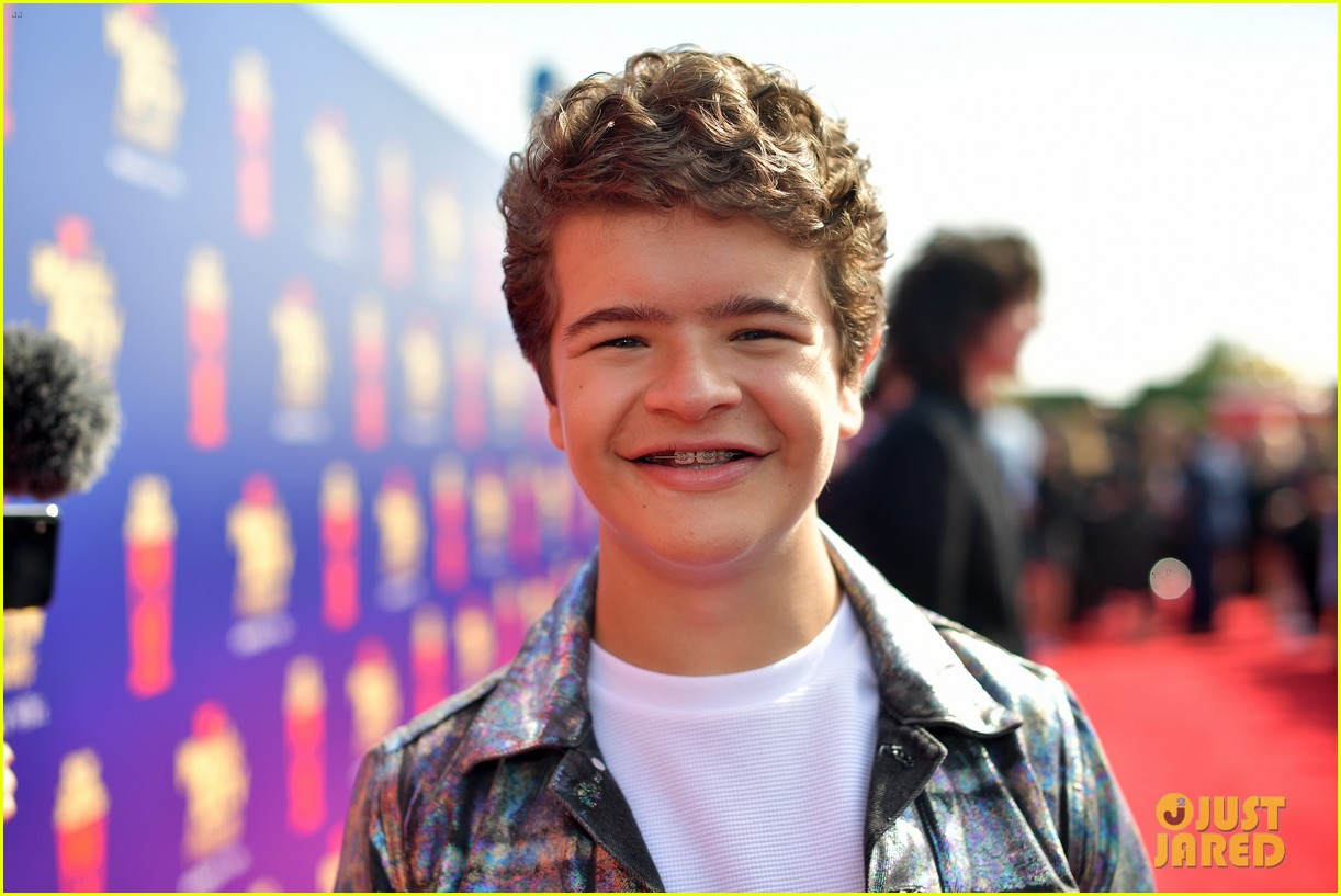 stranger things cast attend mtv movie tv awards 10