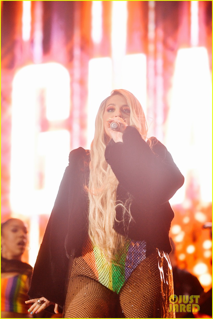 Full Sized Photo of meghan trainor la pride festival 13 Meghan
