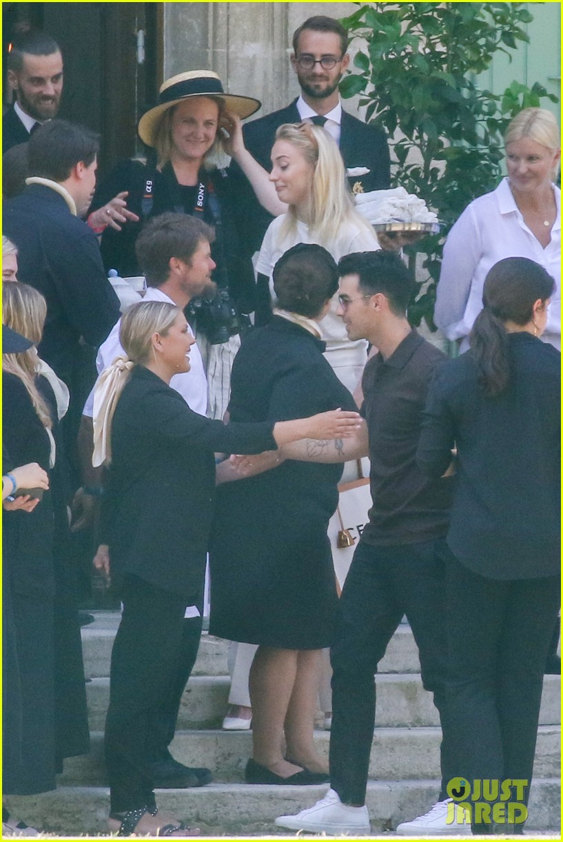 Sophie Turner & Joe Jonas Host Pre-Wedding Event in France!: Photo