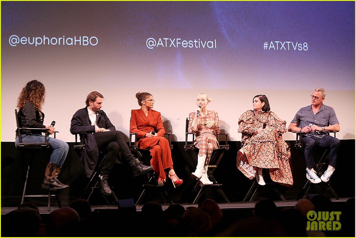 zendaya hunter schafer euphoria cast atx festival 01
