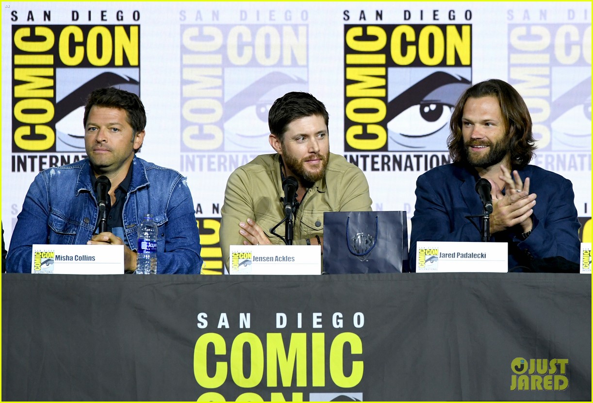 jensen ackles jared padalecki emotional supernatural comic con 05