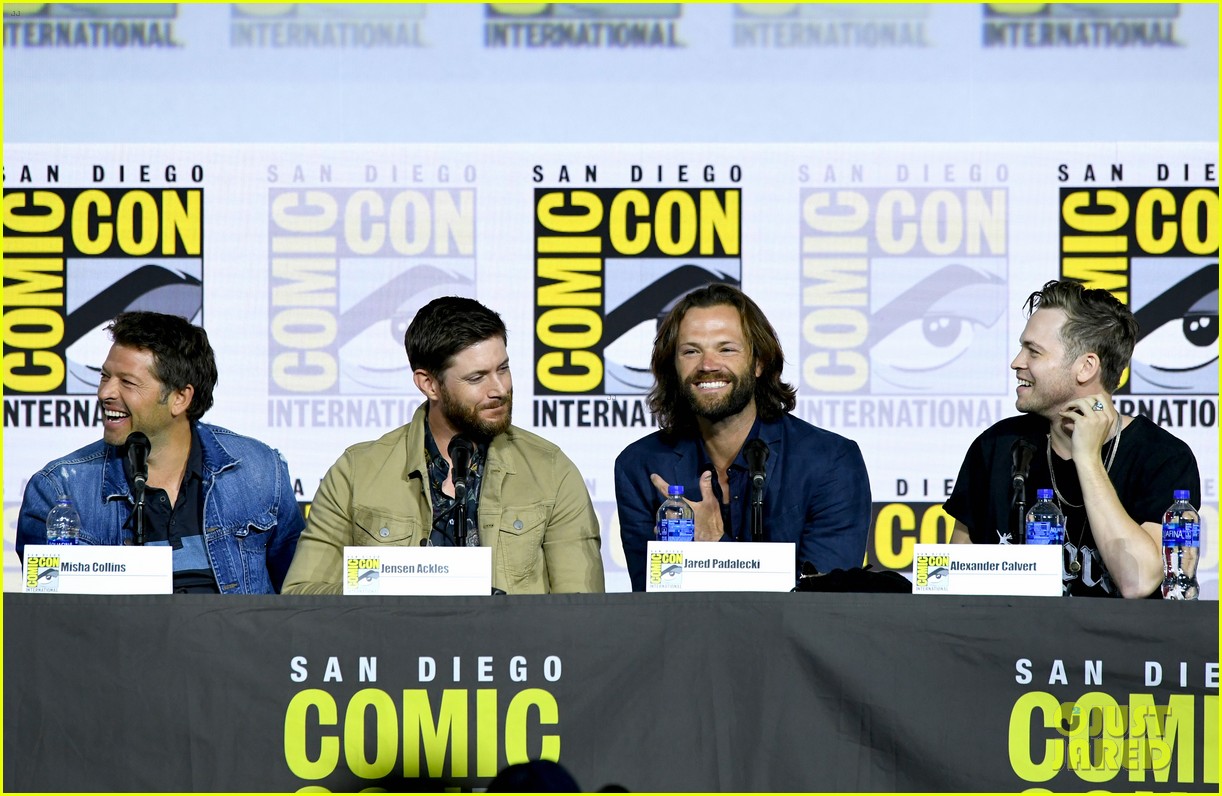 jensen ackles jared padalecki emotional supernatural comic con 06