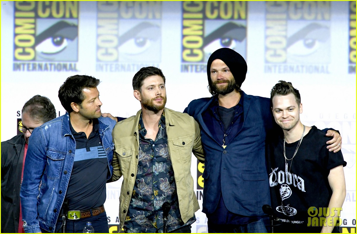 jensen ackles jared padalecki emotional supernatural comic con 07