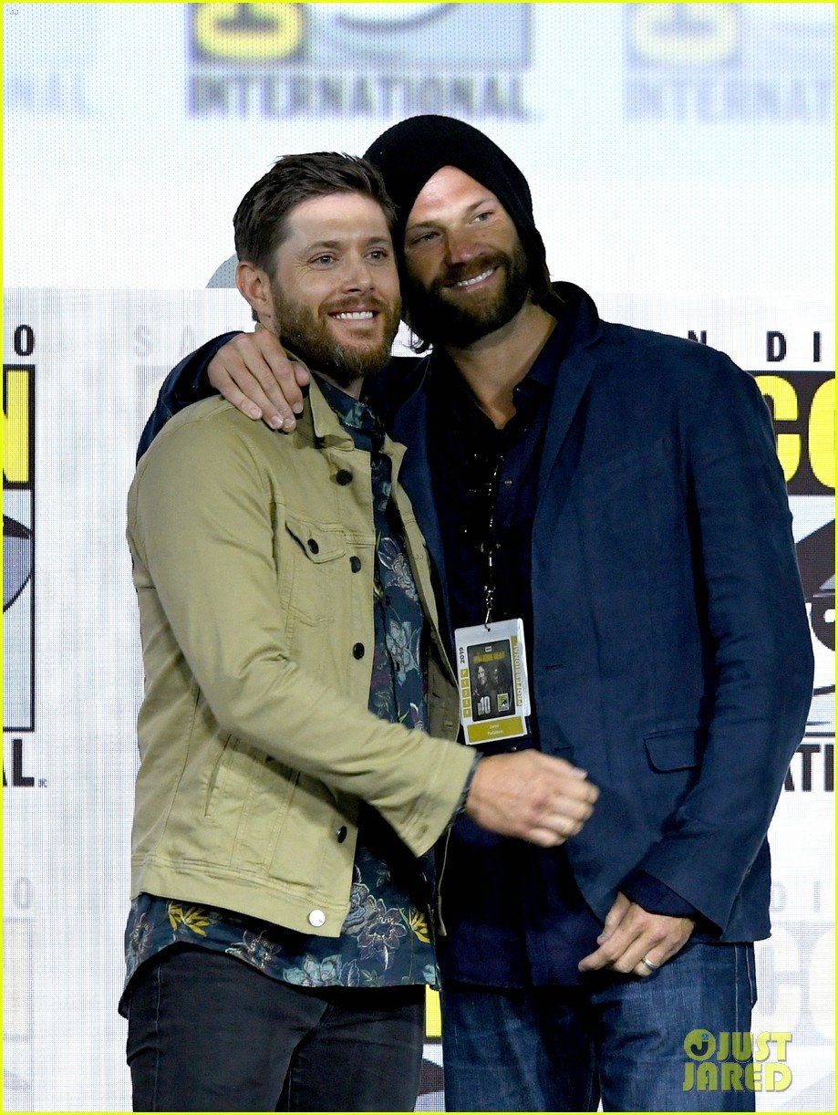 jensen ackles jared padalecki emotional supernatural comic con 09