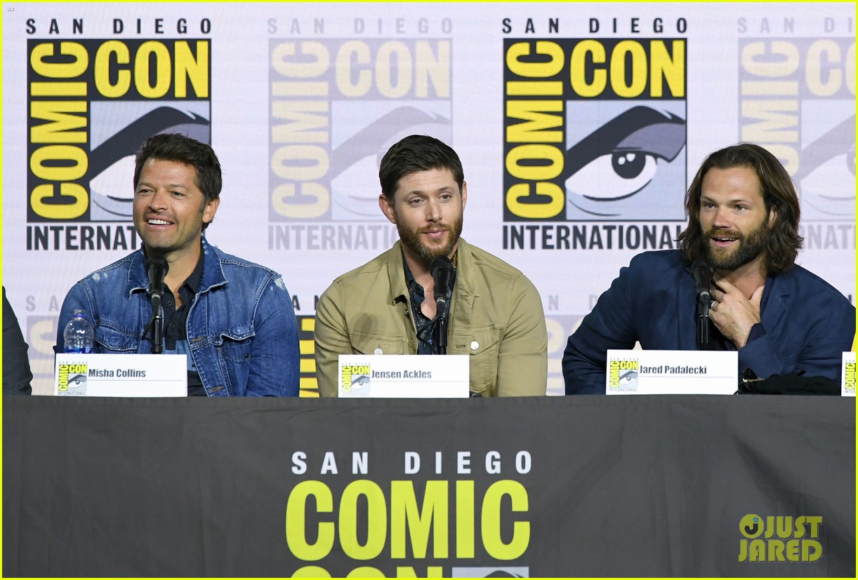 jensen ackles jared padalecki emotional supernatural comic con 11