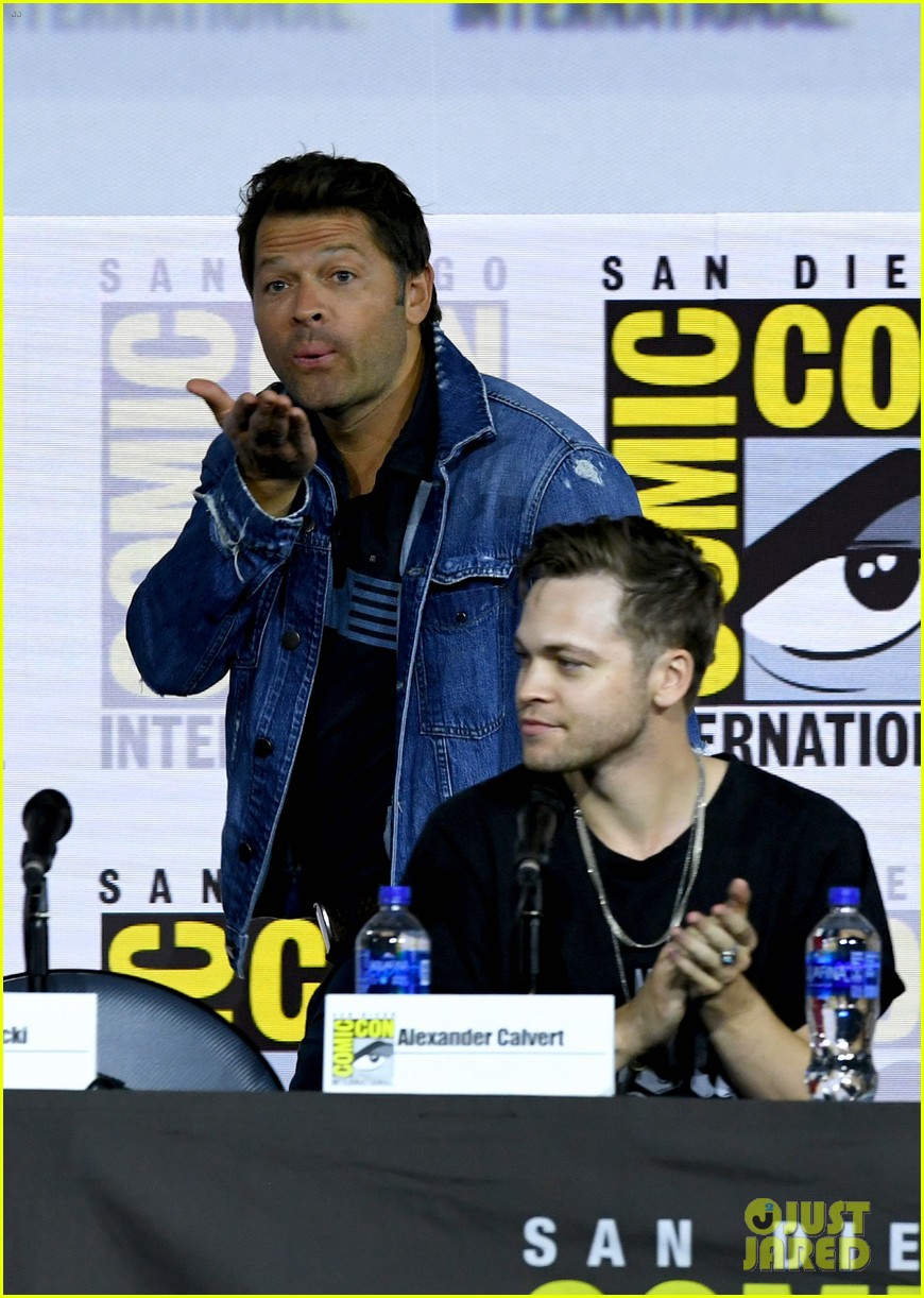 jensen ackles jared padalecki emotional supernatural comic con 13