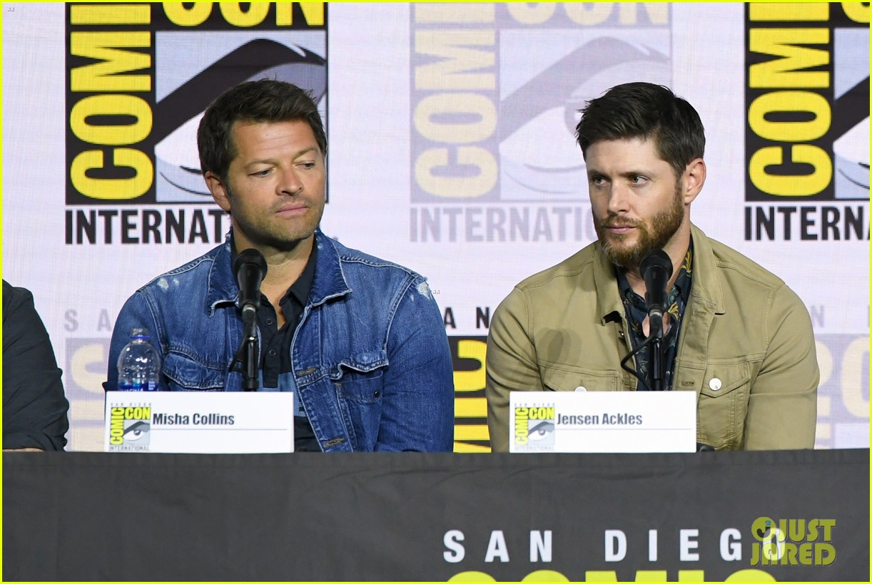 jensen ackles jared padalecki emotional supernatural comic con 14