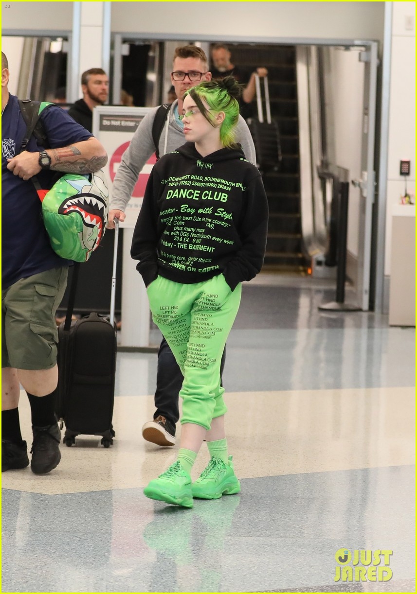 Billie Eilish Matches Neon Green Hair with Her Outfit!: Photo 1246682 |  Billie Eilish Pictures | Just Jared Jr.