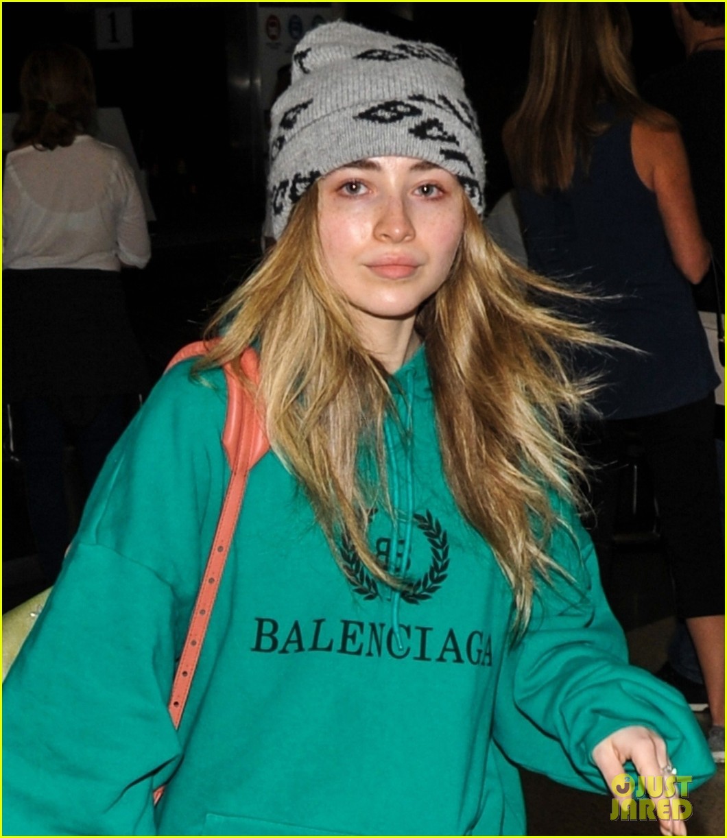 Sabrina Carpenter Wears Balenciaga at LAX! | Photo 1245619 - Photo
