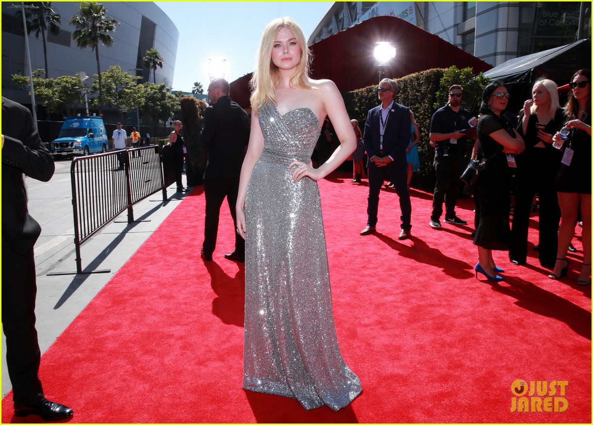 elle fanning shimmers in silver dress espys 2019 14